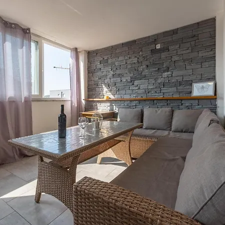 1 Bedroom Gorgeous In Pag Apartament