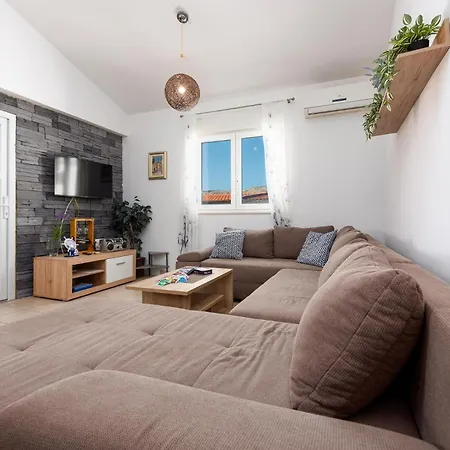 Apartament 1 Bedroom Gorgeous In Pag