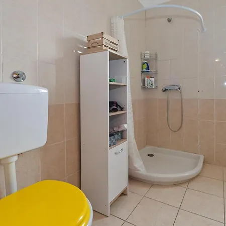 1 Bedroom Gorgeous In Pag Apartment