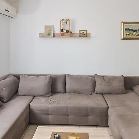 Apartment 1 Bedroom Gorgeous In Pag
