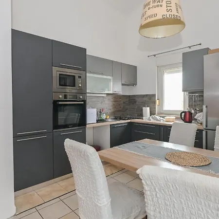 1 Bedroom Gorgeous In Pag Apartment
